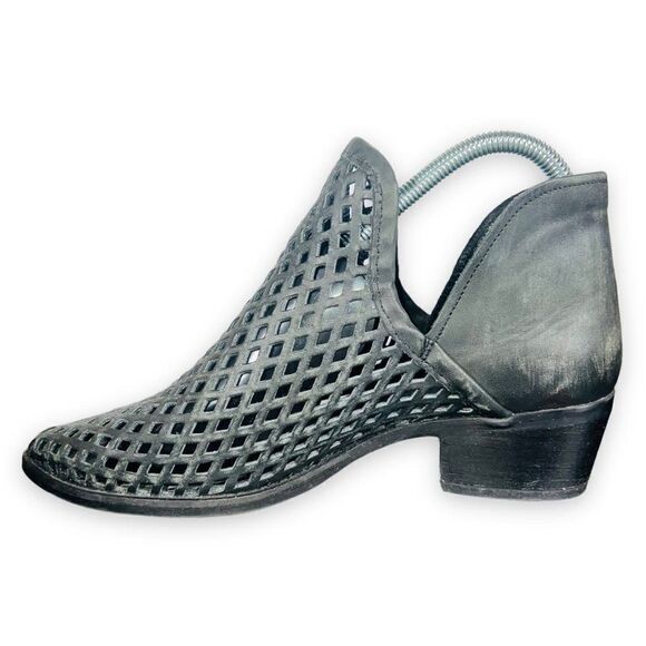 Musse & Cloud Network Perf Ankle Bootie Distressed Black Women's 7 - Picture 6 of 11